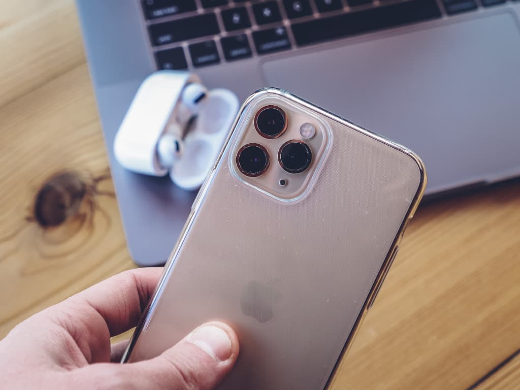 Recenze: Průhledný, gumový kryt na váš iPhone