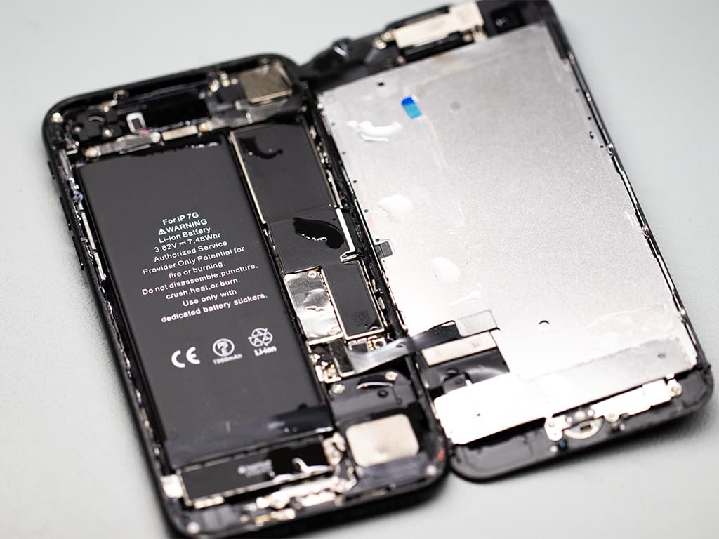 Zachráníme Váš iPhone po vytopení