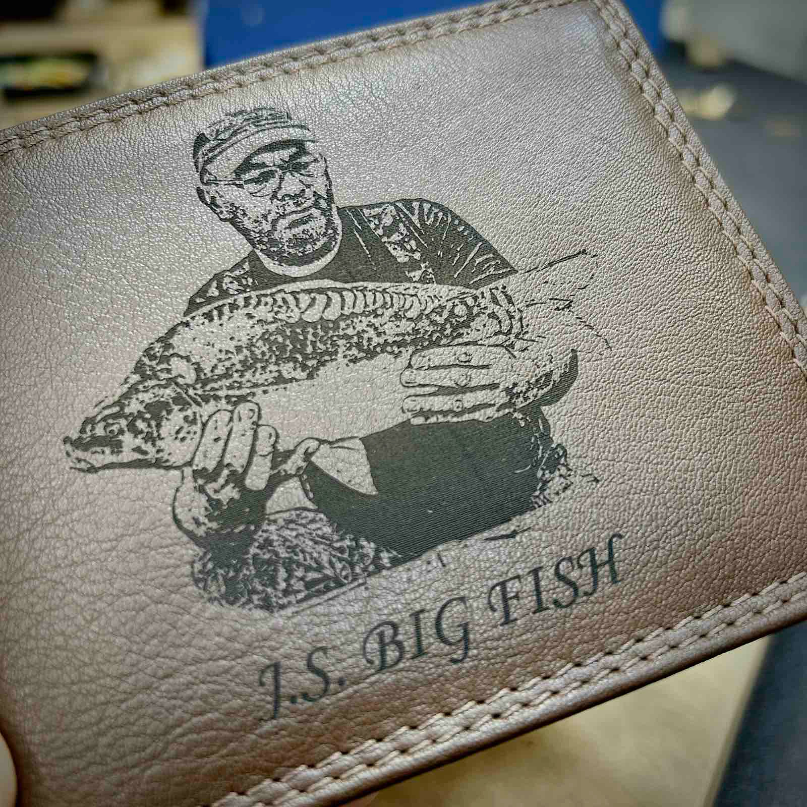 Hnědá kožená peněženka s vlastní fotkou a textem