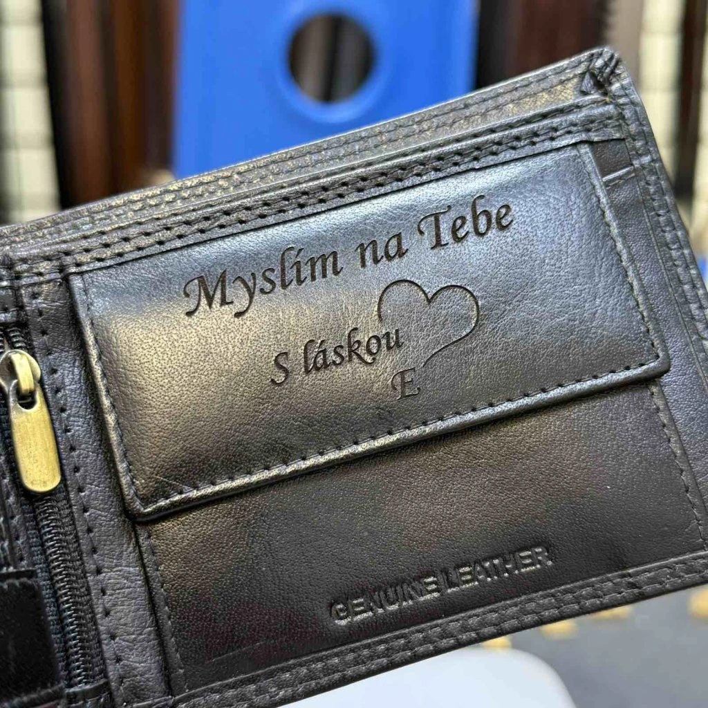 Pánská černá kožená peněženka ROYAL Leather RFID s vlastním monogramem, textem nebo fotkou