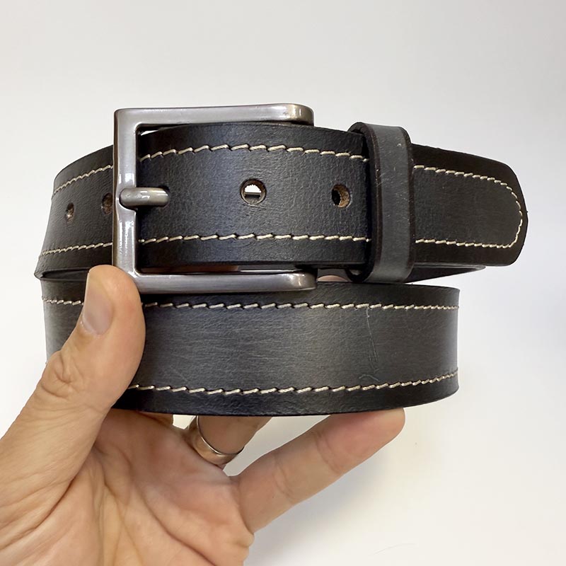 Pánský pásek COMBO Leather šedo-černý s monogramem | Tvujoriginal.cz
