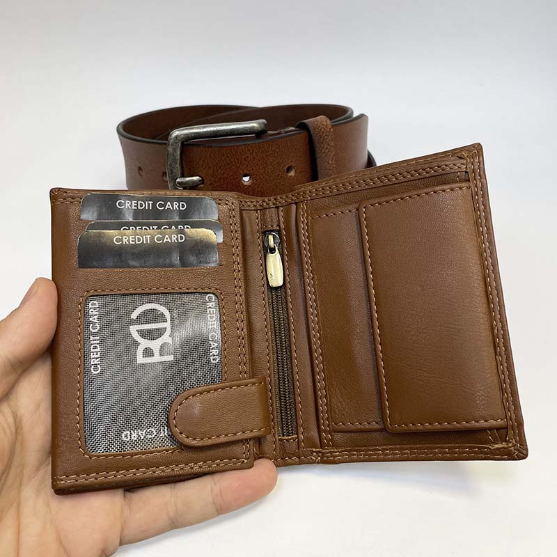 Světle hnědý kožený set NAPPA – pásek a peněženka bez zapínání s monogramem