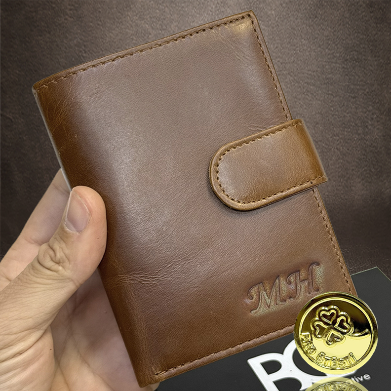 Luxusní kožená peněženka s ražbou monogramu