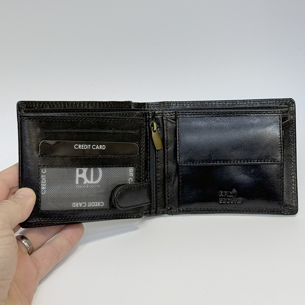 Luxusní  kožená peněženka s monogramem