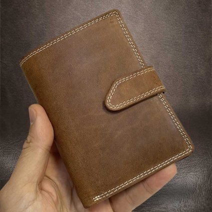 Pánská hnědá kožená peněženka GURU Leather s monogramem (ražba)