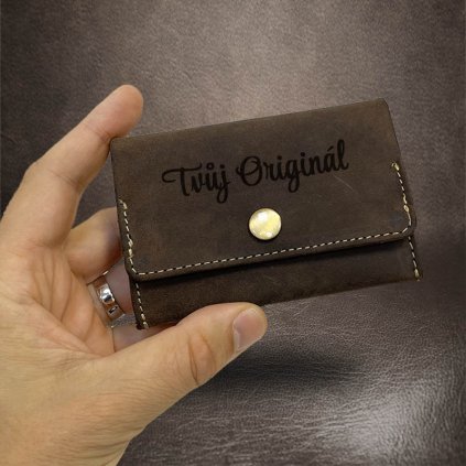 Mini retro kožená peněženka TILLBERG s tvým vlastním monogramem a textem