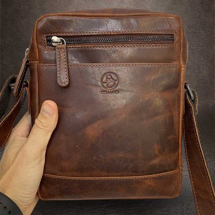 Pánská hnědá kožená crossbody messenger taška přes rameno | velikost M středně velká