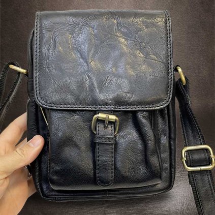 Pánská černá PREMIUM OILY Leather kožená crossbody messenger taška přes rameno | velikost M středně velká