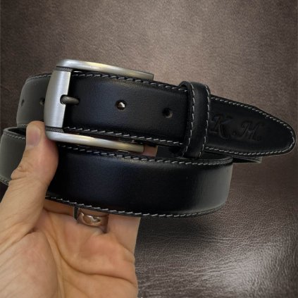Pánský prošitý černý kožený pásek DEUTSCHLAND Leather s monogramem (ražba) lze zkátit