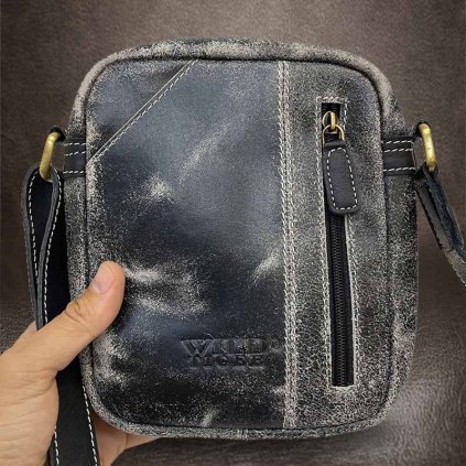 Pánská malá černá WILD Leather kožená crossbody messenger taška přes rameno | velikost S malá