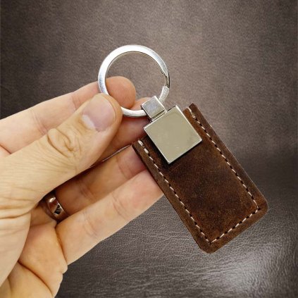 Hnědá kožená klíčenka BEORIGINAL LEATHER s tvým vlastním textem