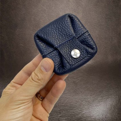 Malé modré kožené pouzdro na drobné BEORIGINAL LEATHER s tvým vlastním monogramem