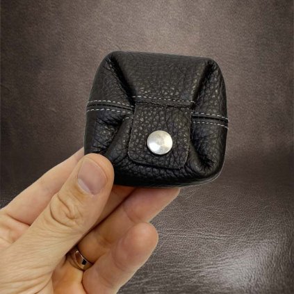Malé hnědé kožené pouzdro na drobné BEORIGINAL LEATHER s tvým vlastním monogramem