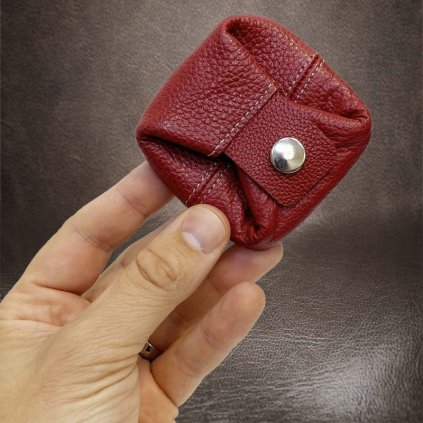 Malé červené kožené pouzdro na drobné BEORIGINAL LEATHER s tvým vlastním monogramem