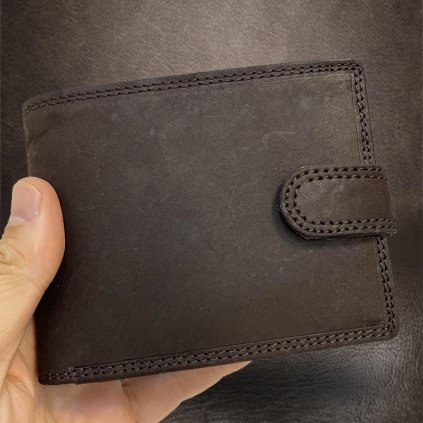 Pánská hnědá kožená peněženka GURU Leather s monogramem (ražba)
