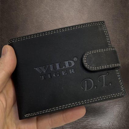Pánská černá kožená peněženka Tiger Leather s monogramem (ražba)