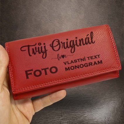 Dámská červená kožená peněženka TILLBERG s monogramem a vlastním textem