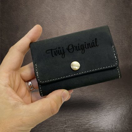 Mini retro černá kožená peněženka TILLBERG s tvým vlastním monogramem a textem