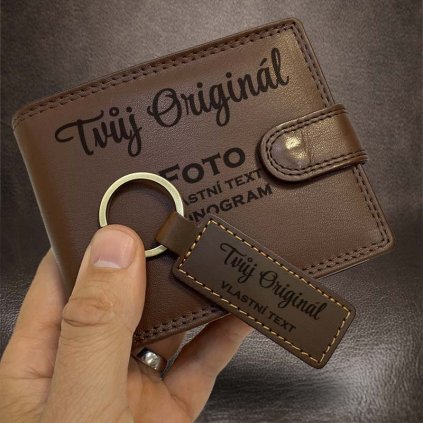 Pánský tmavě hnědý kožený set peněženky a klíčenky s vlastním monogramem, textem, fotkou