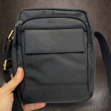 Pánská černá kožená crossbody messenger taška přes rameno | velikost M středně velká