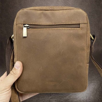 Pánská hnědá kožená crossbody messenger taška přes rameno | velikost M středně velká