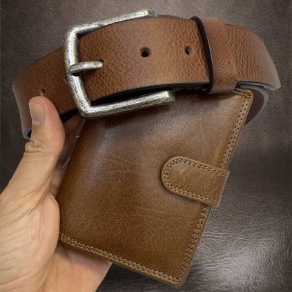 Pánský luxusní hnědý kožený set ROYAL LEATHER hnědá kožená peněženka a pásek s monogramem (ražba)