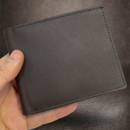 Hnědá SLIM kožená peněženka BEORIGINAL Leather s monogramem (ražba)