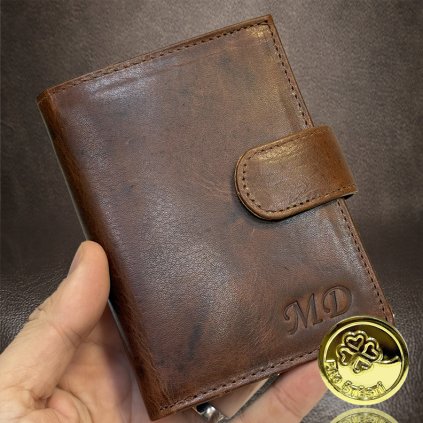 Pánská tmavě hnědá kožená peněženka na výšku PERSONIQ Be Leather RFID s monogramem (ražba)  + Akce - zlatá mince Pro štěstí ZDARMA