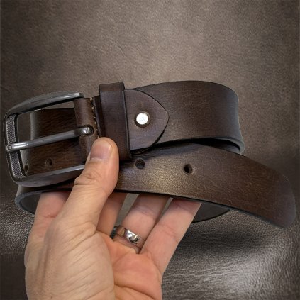 Luxusní tmavě hnědý kožený pásek BEORIGINAL s monogramem (lze zkrátit)  + prémiové dárkové balení BE ORIGINAL