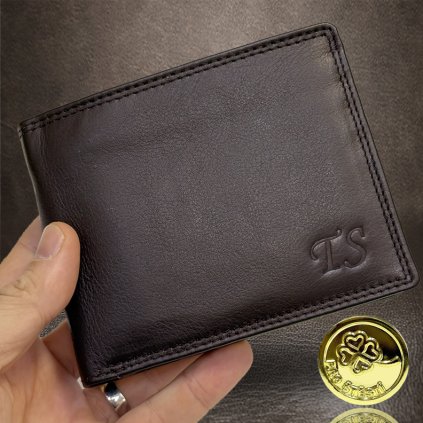 Tmavě hnědá SLIM kožená peněženka BEORIGINAL Leather s monogramem (ražba)  + Akce - zlatá mince Pro štěstí ZDARMA