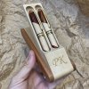 2x luxusní dřevěné kuličkové pero v dárkovém balení s monogramem a vlastním textem