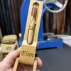 Luxusní dřevěné kuličkové pero v dárkovém balení s monogramem a vlastním textem  Originální personalizace na míru