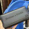 Černá kožená kasírka BELLUGIO Leather s monogramem (ražba)  + Akce - zlatá mince Pro štěstí ZDARMA