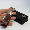 Hnědá velká kožená klíčenka BEORIGINAL LEATHER s tvým vlastním textem  Možnost gravírování z obou stran