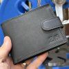 Pánská černá kožená peněženka GURU Leather s monogramem (ražba)  + Akce - zlatá mince Pro štěstí ZDARMA