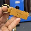 Písková kožená klíčenka BEORIGINAL Leather s vlastním textem  Možnost gravírování z obou stran
