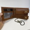 Pánská hnědá kožená peněženka s řetízkem ROYAL Leather s monogramem (ražba)