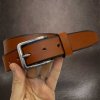 Pánský prošitý světle hnědý kožený pásek DEUTSCHLAND Leather s monogramem (ražba)