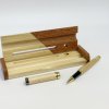Luxusní dřevěné pero se stojánkem a vlastní personalizace gravírování — originální dárek  Originální personalizace na míru