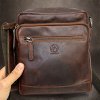 Pánská hnědá kožená crossbody messenger taška přes rameno | velikost M středně velká  Bez personalizace - individuální přání řešíme po domluvě.