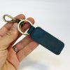 Modrá kožená klíčenka MAJESTIQ Leather s vlastním textem  Možnost gravírování z obou stran