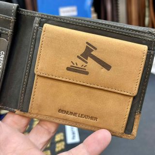 💼 Elegance zvenku, vzpomínka uvnitř. Luxusní kožený set peněženky a pásku s možností vložit vlastní fotku dovnitř...