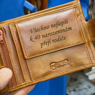 ✨ Váš příběh. Váš styl. Vaše peněženka. ✨ Představte si doplněk, který není jen praktický – ale nese emoci. Vzpomínku....