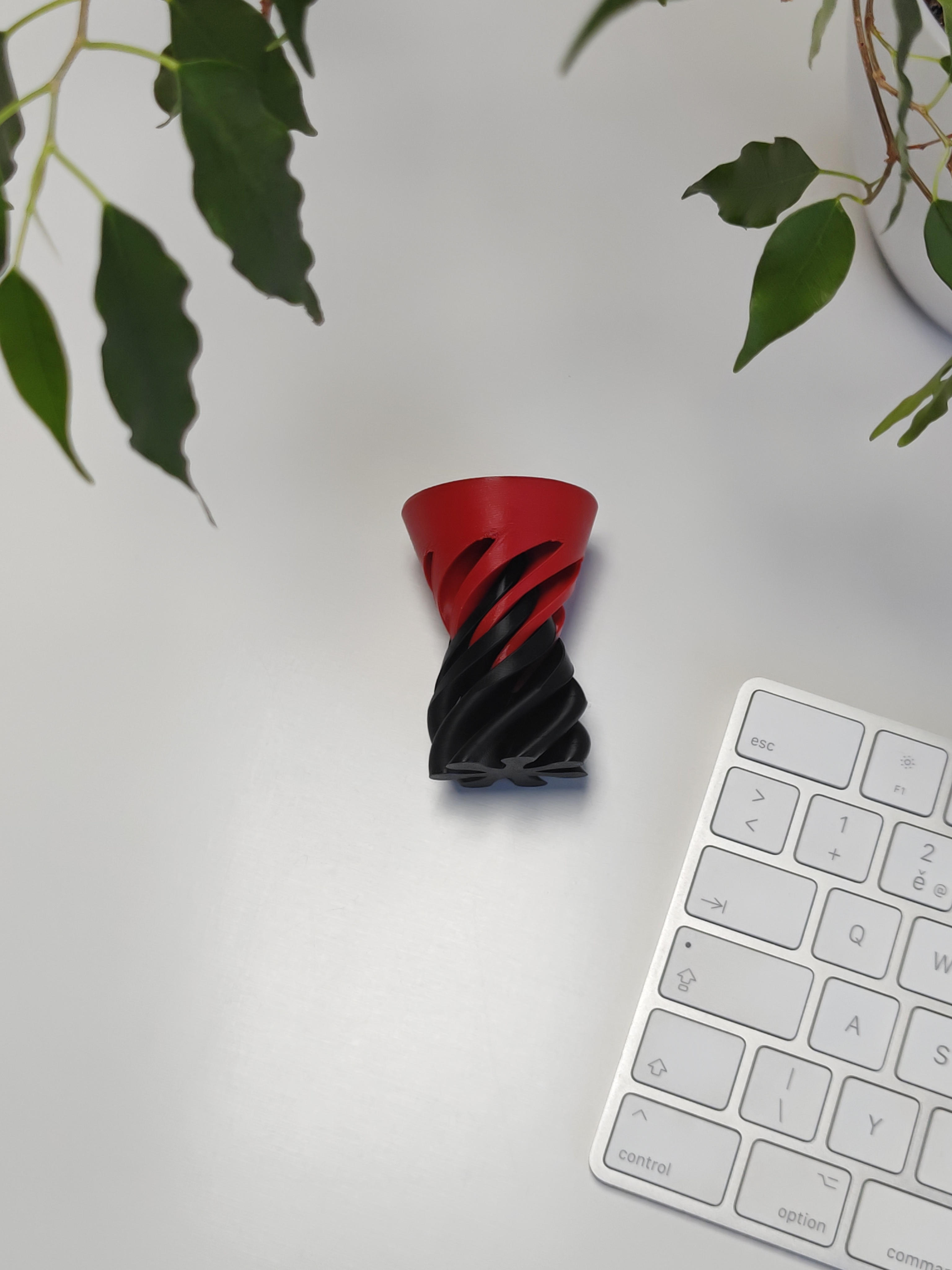 TwistCone | Dekorativní fidget doplněk na tvůj stůl