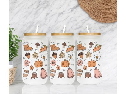 Sklenička Autumn Vibes s motivem válenek, dýně, svetru, kávy, koláče a dalších podzimních detailů