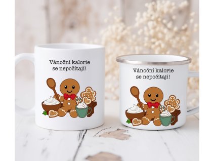 Hrnek a plecháček s perníčkem a nápisem vánoční kalorie se nepočítají