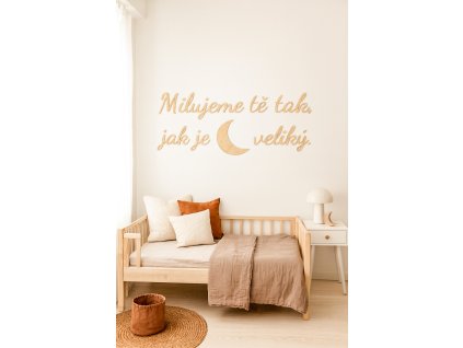 Dřevěný nápis- Milujeme tě tak, jak je 🌙 veliký.