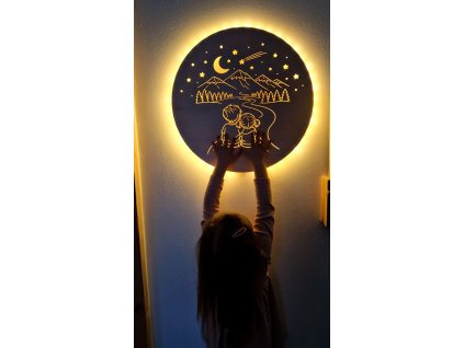 dřevěné světýlko- sourozenecká láska