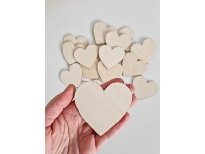 Dřevěná srdíčka