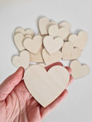 Ke stávajícím kytičkám a lístečkům nově přibyly i srdíčka, mráčky a hvězdičky. Aby si každý mohl vybrat to své. 🤍 Jak je...